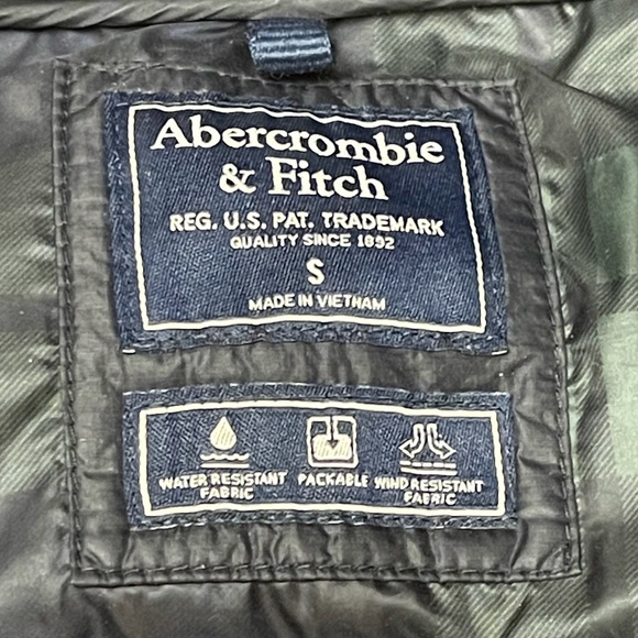 Abercrombie & Fitch (A&F) Black Lightweight Puffer Jacket - Picture 4 of 5
